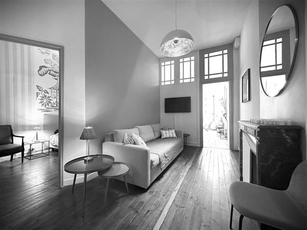 Place du Pilori – Luxueux 3 pièces avec balcon – 349.000 € fai