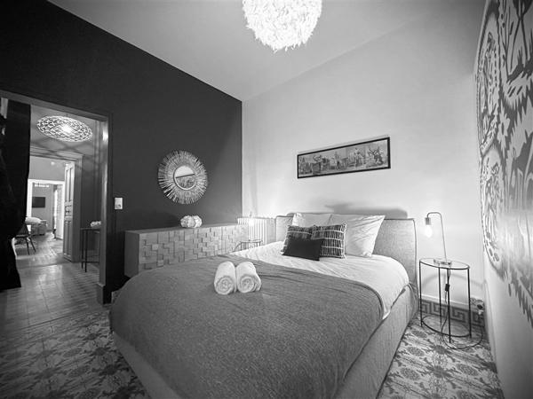 Place du Pilori – Luxueux 3 pièces avec balcon – 349.000 € fai