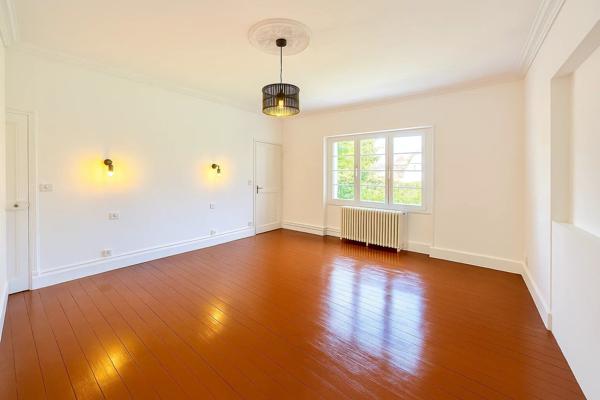 Vente                                                      Maison
                        
                     6 pièces                      135 m2                     à Villeneuve-sur-Lot
