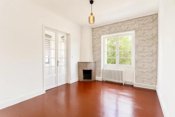 Vente                                                      Maison
                        
                     6 pièces                      135 m2                     à Villeneuve-sur-Lot