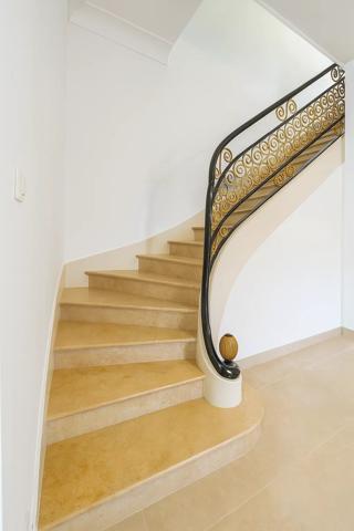 Vente                                                      Maison
                        
                     6 pièces                      135 m2                     à Villeneuve-sur-Lot