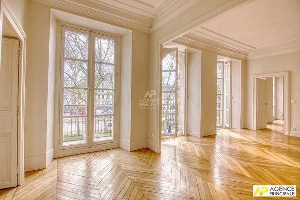 Versailles Notre-Dame Avenue de St-Cloud Appartement 5 pièces 103 m² au sol situé au 2e étage avec grenier €855 000 ** - Référence 27243