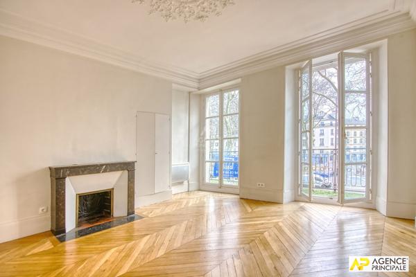 Versailles Notre-Dame Avenue de St-Cloud Appartement 5 pièces 103 m² au sol situé au 2e étage avec grenier €855 000 ** - Référence 27243
