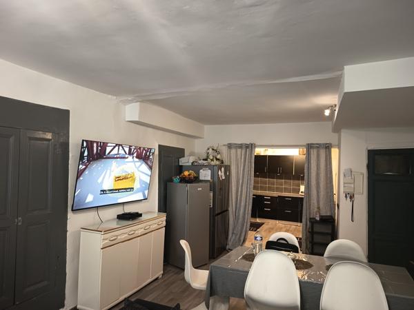 À vendre - Maison mitoyenne 1 côté, 4 pièces située à Aubenas (07200)