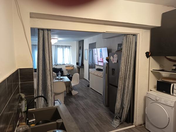 À vendre - Maison mitoyenne 1 côté, 4 pièces située à Aubenas (07200)