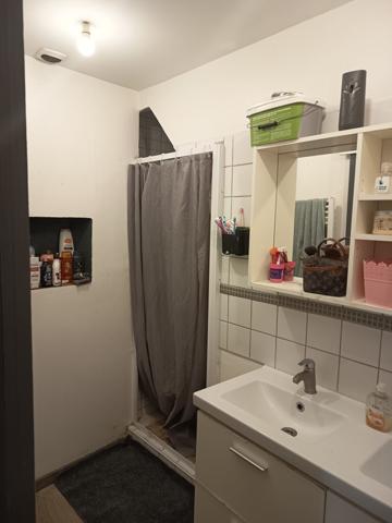 À vendre - Maison mitoyenne 1 côté, 4 pièces située à Aubenas (07200)
