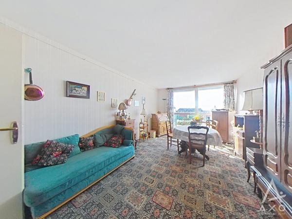 CAEN  Appartement F2 avec balcon exposé sud-ouest, ascenseur, cave et parking