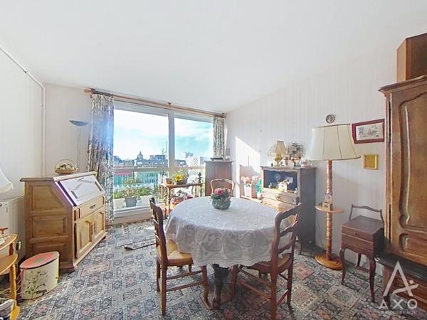 CAEN  Appartement F2 avec balcon exposé sud-ouest, ascenseur, cave et parking