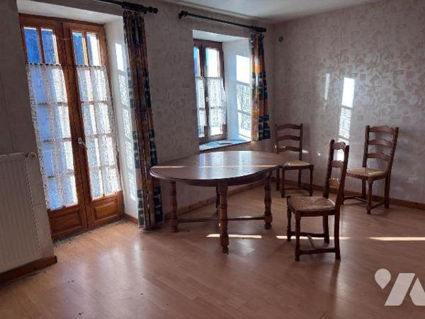 A VENDRE IMMEUBLE A RENOVER PLOMBIERES-LES-BAINS VOSGES 88370
Immeuble à rénover sur quatre niveaux