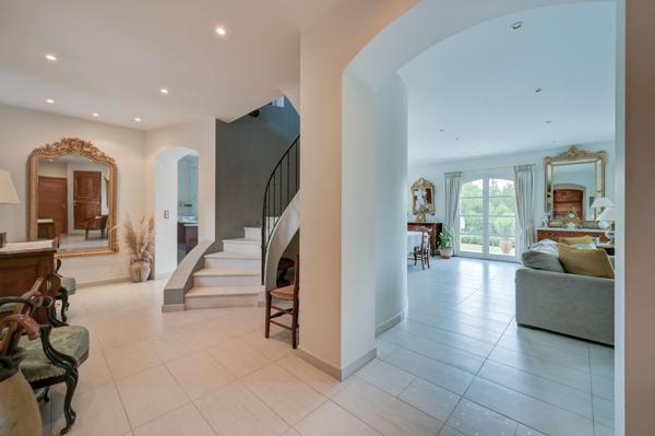 Vente Maison de luxe Aix-en-Provence 8 Pièces 250 m²