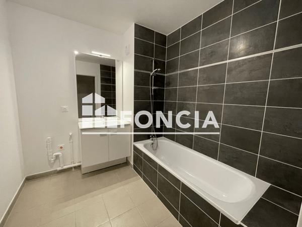 Location Appartement 4 pièces 72.38 m² - 16 AVENUE BREBANT Reims 51100