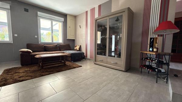 Corps de ferme à vendre à Thibie dans la Marne (51510), ref : 51001-121