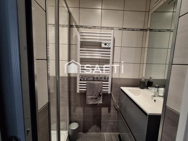 200 m2 habitables, grand garage et grand terrain