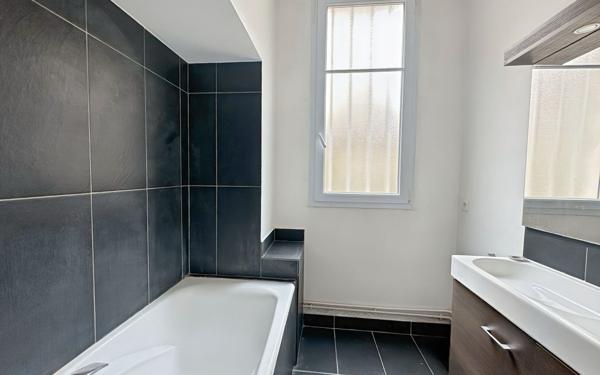 Appartement à louer    3 pièces • 72,42 m2 Paris 16