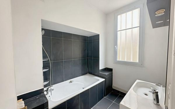 Appartement à louer    3 pièces • 72,42 m2 Paris 16