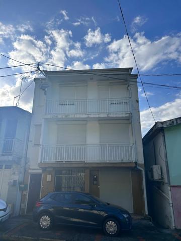 Maison à louer    5 pièces •  La Trinité