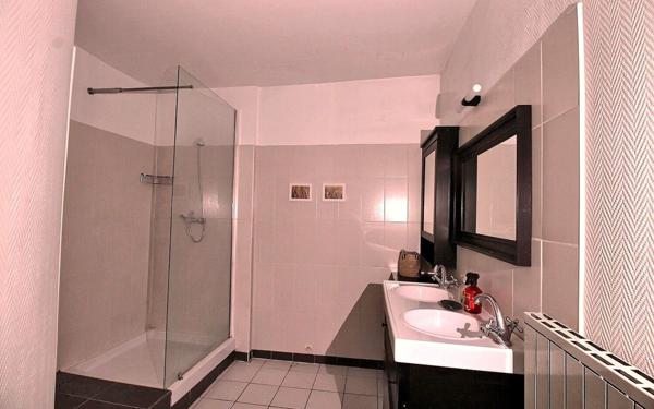 Appartement à louer    3 pièces • 75 m2 Paris 5