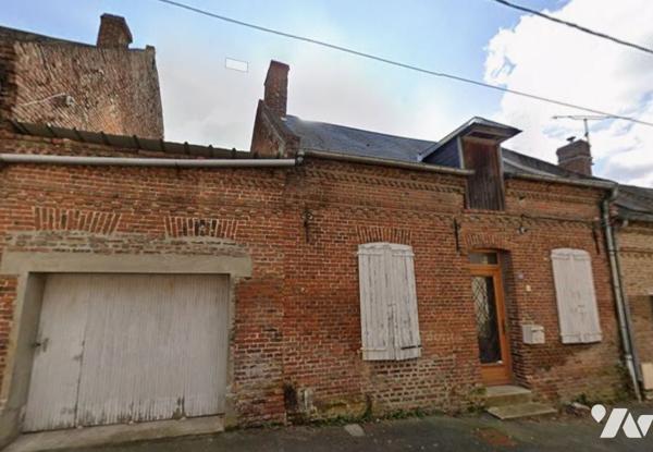 Maison, cuisine, séjour, 2 chambres, grenier, jardin.