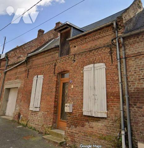 Maison, cuisine, séjour, 2 chambres, grenier, jardin.