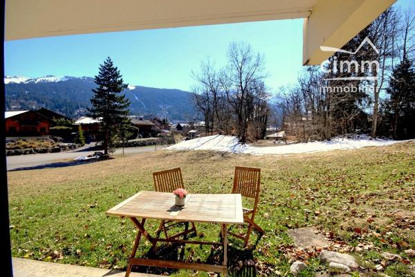 A VENDRE LES CARROZ D'ARACHES 74300, APPARTEMENT RENOVE + TERRASSE + CASIER A SKIS.