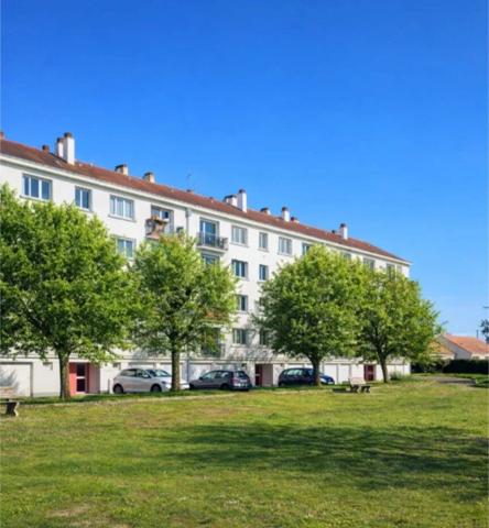 Vente                                                      Appartement
                        
                     2 pièces                      45 m2                     à Rezé