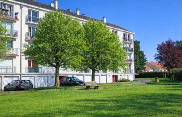 Vente                                                      Appartement
                        
                     2 pièces                      45 m2                     à Rezé