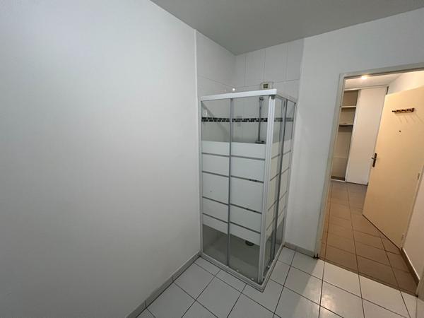 Appartement 2 pièces à louer à Nanterre - Rez-de-chaussée, Bon état, proche commodités
