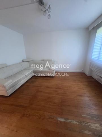 Appartement à LE CHAMBON-FEUGEROLLES, 42500 - 3 pièces 56m²
