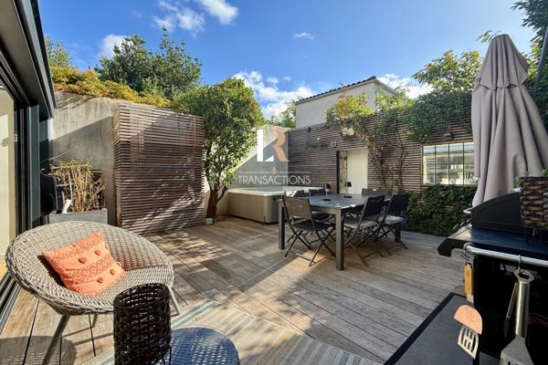 La Rochelle (17000) Marché central - Maison unique au design ultra contemporain avec extérieur