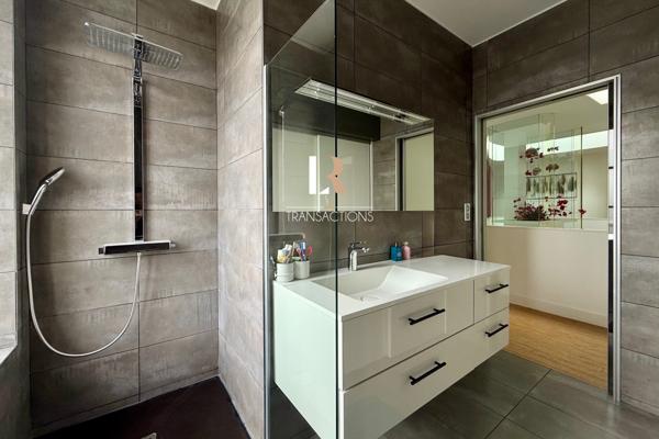 La Rochelle (17000) Marché central - Maison unique au design ultra contemporain avec extérieur