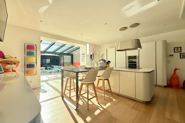 La Rochelle (17000) Marché central - Maison unique au design ultra contemporain avec extérieur