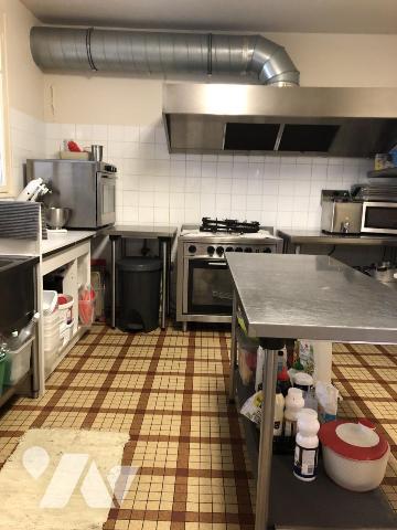 VENDS IMMEUBLE PARTIE COMMERCIALE ET DEUX APPARTEMENTS