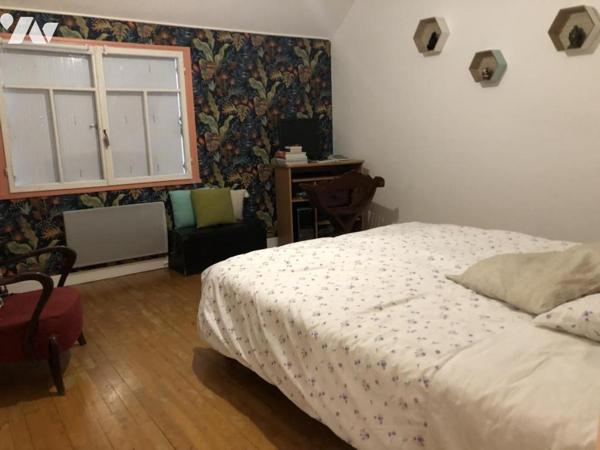 VENDS IMMEUBLE PARTIE COMMERCIALE ET DEUX APPARTEMENTS