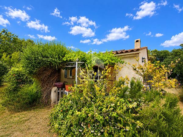 Maison récente de plain-pied , 3 chambres , Terrain clos de 590 m²