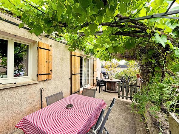 Maison récente de plain-pied , 3 chambres , Terrain clos de 590 m²