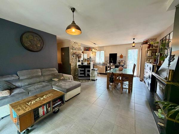 Maison récente de plain-pied , 3 chambres , Terrain clos de 590 m²
