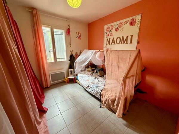 Maison récente de plain-pied , 3 chambres , Terrain clos de 590 m²