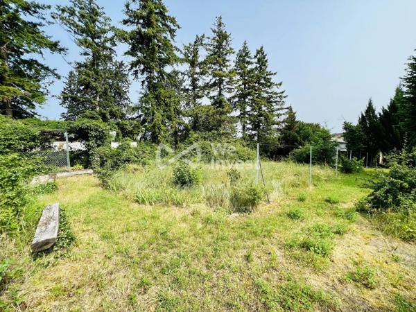 Terrain à bâtir de 860 m2 quartier "Les Boules".