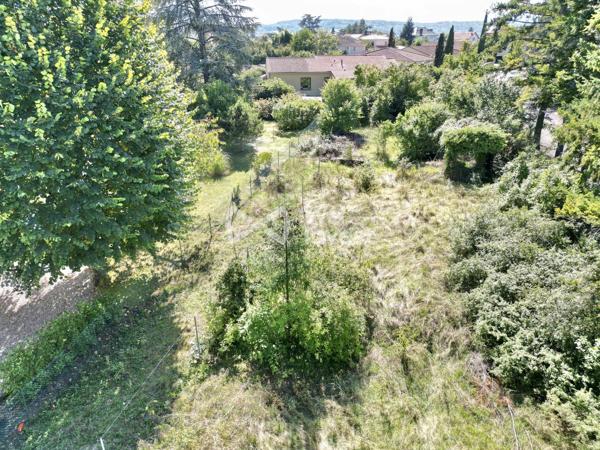 Terrain à bâtir de 860 m2 quartier "Les Boules".