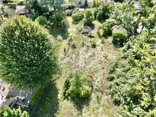 Terrain à bâtir de 860 m2 quartier "Les Boules".