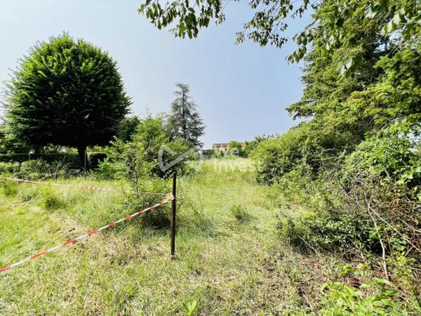 Terrain à bâtir de 860 m2 quartier "Les Boules".
