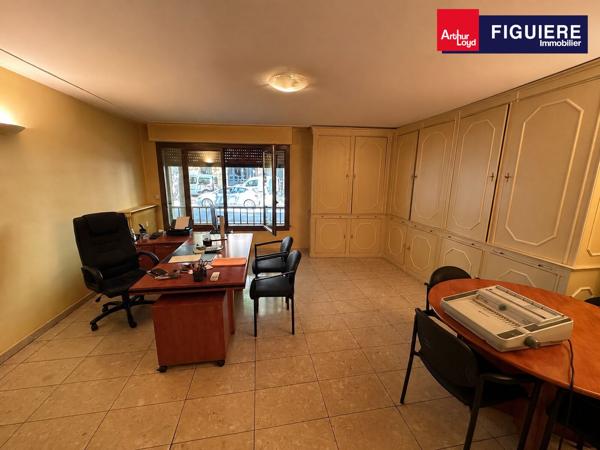BUREAUX EN CENTRE-VILLE AVEC BALCON