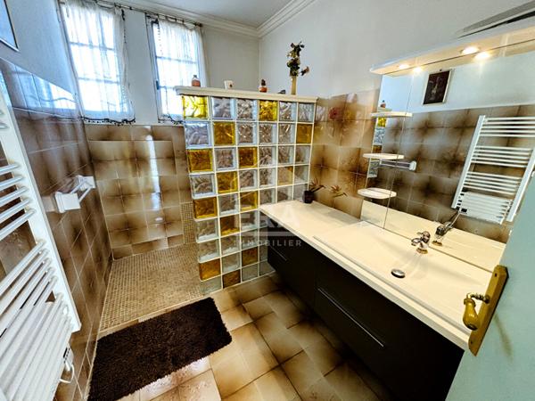 ISTRES - Maison Type 4 de 92 M2 + un studio de 46 M2 sur une parcelle de 1270 m2 avec piscine