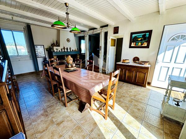 ISTRES - Maison Type 4 de 92 M2 + un studio de 46 M2 sur une parcelle de 1270 m2 avec piscine