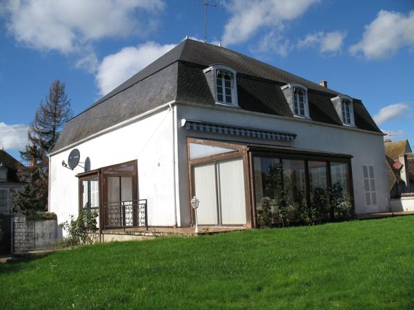 Propriété bourgeoise centre CHARNY