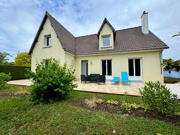 Pavillon 5 chambres sur terrain de 2500m2