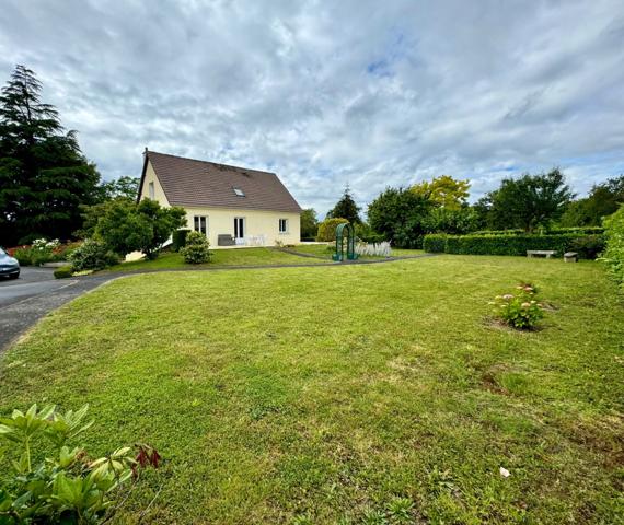 Pavillon 5 chambres sur terrain de 2500m2