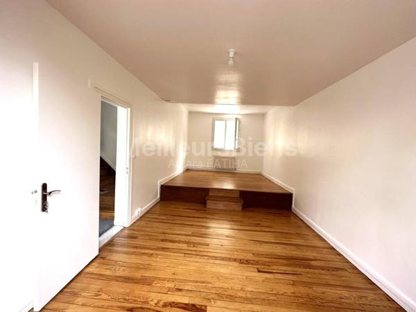 Maison de 3 Chambres Entièrement Rénovée avec Jardin, Grand Sous-Sol, Lumineux, et 5 places de Parking – A saisir !