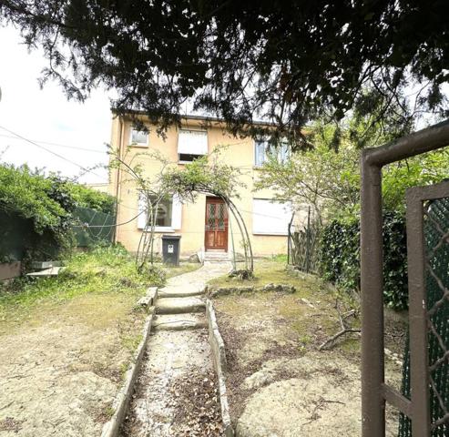 Maison de 3 Chambres Entièrement Rénovée avec Jardin, Grand Sous-Sol, Lumineux, et 5 places de Parking – A saisir !