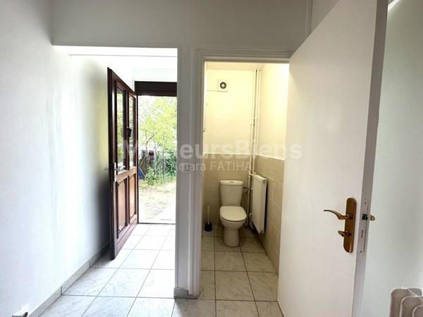 Maison de 3 Chambres Entièrement Rénovée avec Jardin, Grand Sous-Sol, Lumineux, et 5 places de Parking – A saisir !